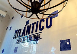 Restaurante decorado con la colección Estil Antic