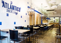 Restaurante decorado con la colección Estil Antic