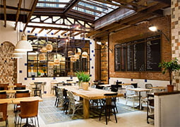 Restaurante decorado con la colección Estil Antic