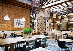 Restaurante decorado con la colección Estil Antic