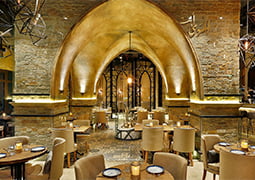 Restaurante decorado con Pavimento Antiqua