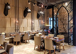 Restaurante decorado con Pavimento Antiqua