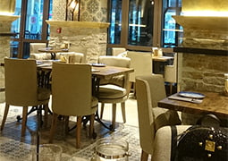 Restaurante decorado con Pavimento Antiqua