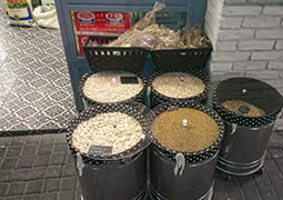 Entrada a la panaderia Taramonlis Paradosi