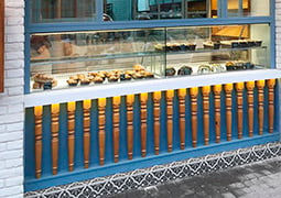 Fachada de la panaderia Taramonlis Paradosi