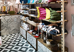 Tienda decorada con la colección Tuscania