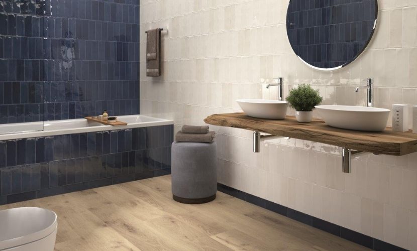 Azulejos en color azul con acabo gloss.